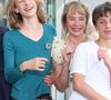 Alfred était présent au Festival de télévision de Monte-Carlo, organisé du 12 au 16 juin sur le Rocher, et il a marqué les esprits. 

Philippe Katerine, Julie Depardieu et leurs enfants Billy et Alfred  - Séance photo lors de la 65e édition du Festival de télévision de Monte-Carlo © Denis Guignebourg /Bestimage