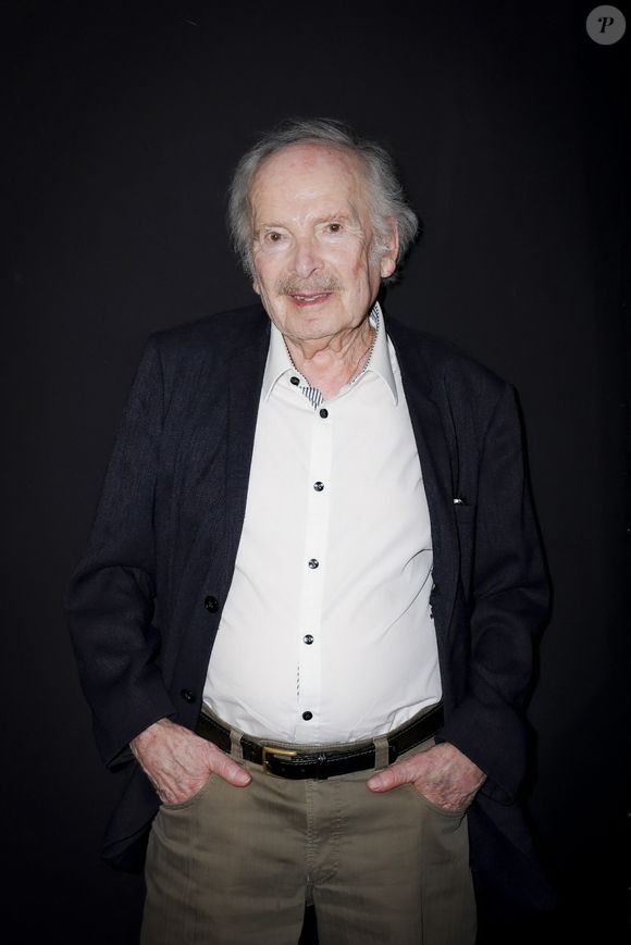 Popeck - Anniversaire surprise de Popeck à l'occasion de ses 90 ans sur la scène du théâtre de Passy à Paris le 18 mai 2025. © Coadic Guirec/Bestimage