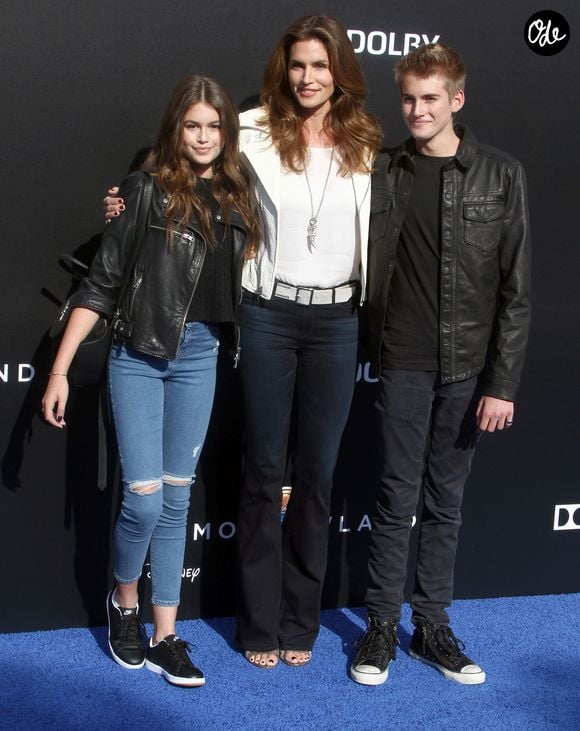 Cindy Crawford avec ses enfants Presley Gerber et Kaia Gerber - Première du film "Tomorrowland" à Los Angeles, le 9 Mai 2015.

© Bestimage