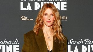 Sandrine Kiberlain a mis "sa vie entre parenthèses" pour accompagner un membre de sa famille après l'annonce de son état