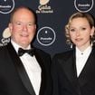 Charlene de Monaco au bras d’Albert pour une première à Paris, elle troque la robe longue pour un look tout aussi parfait