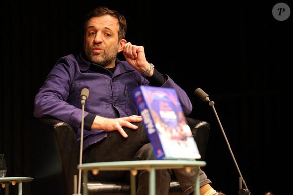 Le journaliste, auteur et critique gastronomique François-Régis Gaudry lors de la présentation de son encyclopédie "On va déguster Paris", aux Editions Marabout, à la Station Ausone-Mollat à Bordeaux. Le 18 janvier 2022
© Jean-Marc Lhomer / Bestimage