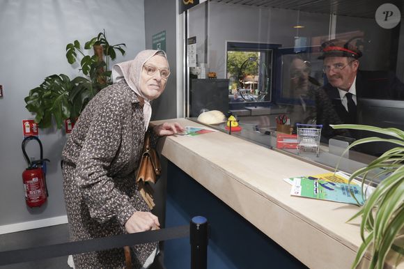 "Il y a une dame, quand j'étais ambulancier, qui s'appelait Maria Bonin, qui s'est planté avec son VéloSoleX et que j'ai ramassée. Et elle aussi m'a inspiré pour une partie du personnage.", 

Exclusif - Les Bodin’s - Sketch "Le train pour Pau" - Tournage de l'émission "Sketch Story". Le 12 septembre 2022
© Jack Tribeca / Bestimage