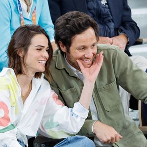 Vianney et sa femme ont fait le déplacement pour assister aux matchs du jour

Le chanteur Vianney et sa femme Catherine Robert en tribunes lors des Internationaux de France de Tennis de Roland Garros 2025, à Paris, France, le 6 juin 2025. © Jacovides-Moreau/Bestimage