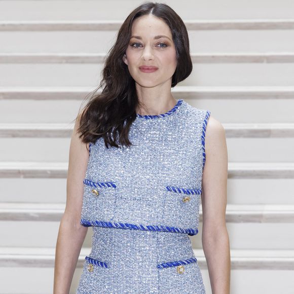 Marion Cotillard participe au défilé CHANEL Haute Couture Automne/Hiver 2025-2026 lors de la semaine de la mode Haute Couture à Paris le 20 juillet 2025 - Paris ; France 08/07/2025