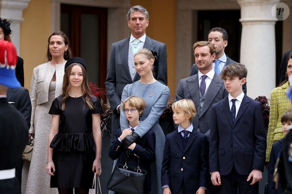 La princesse Alexandra de Hanovre, Pierre Casiraghi, Beatrice Borromeo, leurs enfants Stefano et Francesco, Raphaël Elmaleh - La famille princière monégasque dans la cour d'honneur du palais lors de la la fête nationale à Monaco le 19 novembre 2025. © Dominique Jacovides - Bruno Bebert / Bestimage