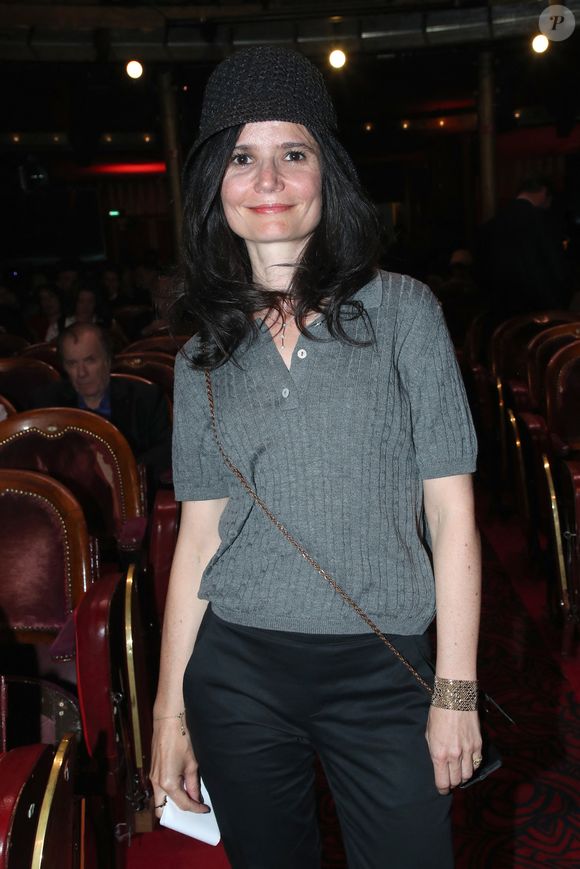 Avec sa belle-fille Salomé Lelouch, Pierre Arditi a pu découvrir la joie de devenir grand-père.  "Mon fils, lui, n’a pas d’enfant, ce con ! Mais ce n’est pas à 56 ans que je vais lui dire ce qu’il doit faire”, a poursuivi l’acteur.

Semi-exclusif - Salomé Lelouch - Intérieur - 36ème cérémonie des Molières aux Folies Bergère à Paris le 28 avril 2025. © Bertrand Rindoff / Bestimage