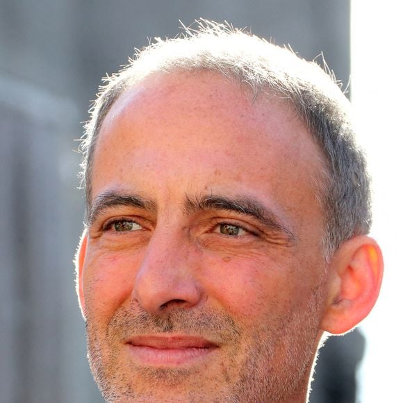 Raphaël Glucksmann, coprésident de Place Publique, lors de la clôture de la deuxième édition des réunions de Place Publique à La Réole en Gironde le 5 octobre 2025. © Patrick Bernard / Bestimage
