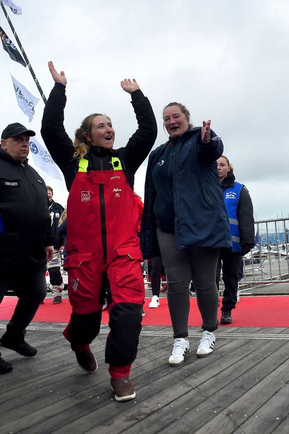 La skipper française Violette Dorange célèbre sur son monocoque Imoca Devenir sa 25e place dans la 10e édition du Vendée Globe, course à la voile en monocoque autour du monde, aux Sables-d'Olonne, dans l'ouest de la France, le 9 février 2025. Photo by Franck Castel/ABACAPRESS.COM