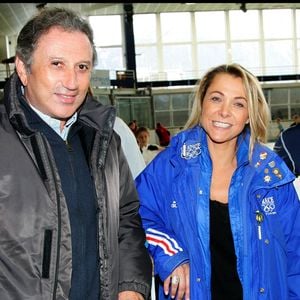 Michel Drucker se rend à Courchevel afin de préparer l'émission "Tenue de soirée" le 2 février 2008. 

©BestImage