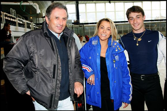 Michel Drucker se rend à Courchevel afin de préparer l'émission "Tenue de soirée" le 2 février 2008. 

©BestImage