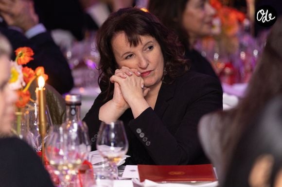Anne Roumanoff au dîner de gala caritatif de l'ONG Elisecare dédié aux enfants de la guerre au Pavillon Ledoyen à Paris le 24 Novembre 2025. © Julien Sarkissian / Bestimage