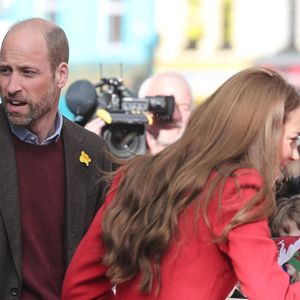 Le prince William, prince de Galles, et Catherine (Kate) Middleton, princesse de Galles lors de leur visite royale à Pontypridd, Royaume Uni, le 27 février 2025. © Backgrid UK/Bestimage