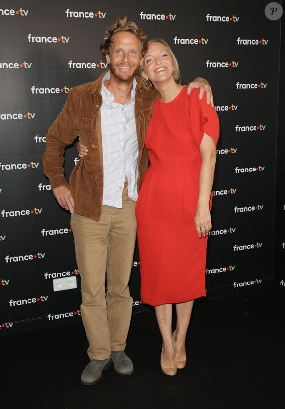 Maya et Arnaud travaillent même aujourd'hui pour la même maison, France Télévisions.

Arnaud Lauqué et Maya Lauqué au photocall de la conférence de presse de rentrée de France Télévisions à Paris, France, le 4 septembre 2024. © Coadic Guirec/Bestimage