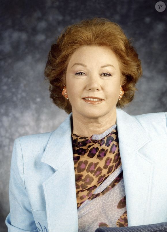 Nadine vit désormais à la campagne et ne voit plus ses petites-filles, qu’elle regrette.

Portrait de Nadine de Rothschild. Le 29 avril 1994
© Cédric Perrin / Bestimage