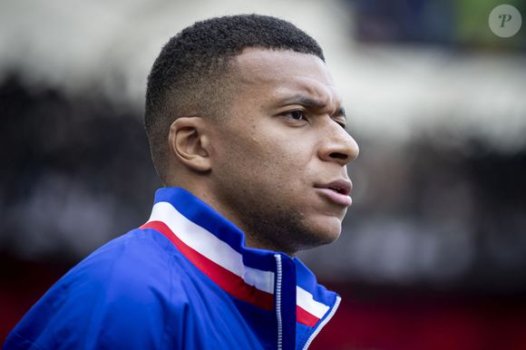 Elles mettent en lumière des pratiques controversées au sein du PSG, notamment la mise à l’écart des joueurs, appelée "loft". 

Kylian Mbappé

Elyxandro Cegarra / PsnewZ / Bestimage