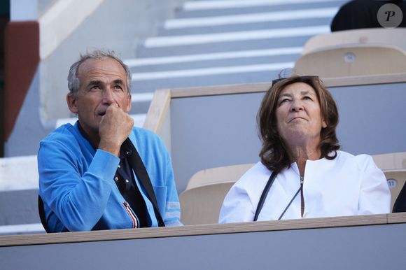 Olivier Kretz, Sandrine Kretz (série L'Agence sur TMC et Netflix) - Les célébrités dans les tribunes des Internationaux de France de tennis de Roland Garros 2024 à Paris le 5 juin 2024. © Jacovides-Moreau/Bestimage