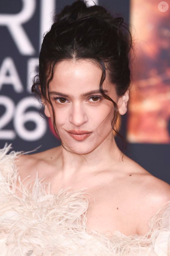 De nombreuses personnalités étaient présentes pour ce concert.

Rosalia - Cérémonie des Brit Awards 2026 à Manchester le 28 février 2026.
© Action press / Bestimage