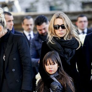 Laeticia Hallyday Jade et Joy avec laura Smet et David Hallyday lors de la cérémonie des obsèques du chanteur français Johnny Hallyday à l'église de la Madeleine à Paris, le 9 décembre 2017. Photo byDenis Allard/pool/ABACAPRESS.COM