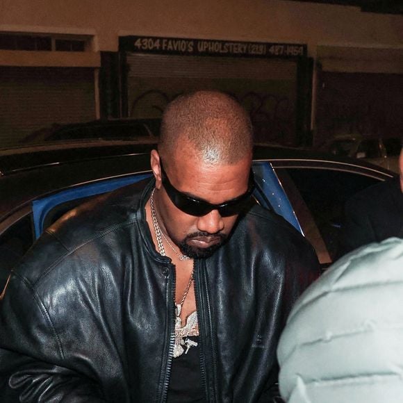 Le rappeur a marqué les esprits lors de l'édition 2025 des Grammy Awards.

Exclusif - Kanye West lors d'une séance photo improvisée dans la rue avec sa nouvelle Mercedes Maybach à la sortie d'une after-party des Grammys à Los Angeles, le 3 février 2025 © Backgrid USA / Bestimage