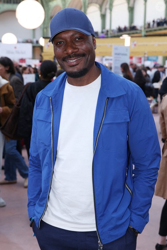 À 52 ans, il a eu plusieurs vies.

Harry Roselmack lors du Salon du livre de Paris, le 16 avril 2026 à Paris, France. Photo par Jerome Domine/ABACAPRESS.COM