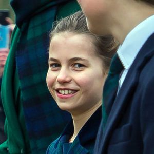 La princesse Charlotte de Galles est troisième, dans l'ordre de succession au trône britannique.

La princesse Charlotte - La famille royale britannique se rend à la messe de Noël à Sandringham. © Stephen Daniels / Alpha Press / Bestimage