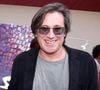"Je ne sais pas si ça fait ça à tout le monde", s'est-il interrogé en évoquant son propre ressenti face au deuil.

Thomas Dutronc lors de la remise du 4ème prix Gotlib en marge du festival du livre au Grand Palais à Paris le 18 avril 2026.

© Cédric Perrin / Bestimage