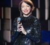 Pour pallier cette absence, la pianiste et chanteuse Jeanne Cherhal a accepté de la remplacer au pied levé.

Exclusif - Jeanne Cherhal pour les surprises lors de l'enregistrement de l'émission "La Boîte à secrets", présentée par F.Bollaert et diffusée le 2 janvier 2026 sur France 3, dans les studios du Lendit à Saint-Denis, France, le 1er décembre 2025. © Cyril Moreau/Bestimage