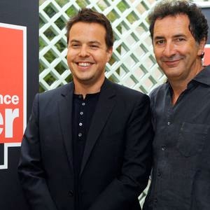 Nicolas Demorand et François Morel lors de la conférence de presse annuelle de la radio France Inter à Paris, en France, le 28 août 2009. Photo : Thierry Orban/ABACAPRESS.COM