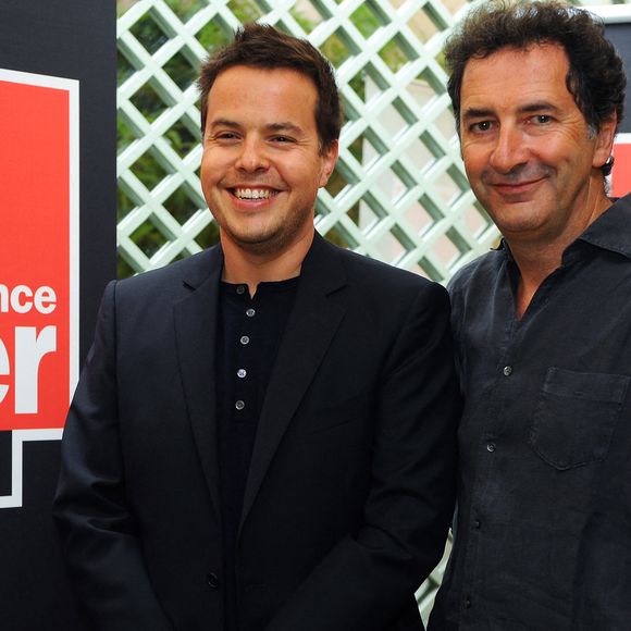 Nicolas Demorand et François Morel lors de la conférence de presse annuelle de la radio France Inter à Paris, en France, le 28 août 2009. Photo : Thierry Orban/ABACAPRESS.COM
