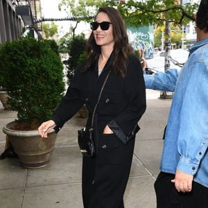 New York, NY L'actrice Marion Cotillard a été aperçue à son hôtel à New York, portant un fabuleux sac Chanel.



Sur la photo : Marion Cotillard