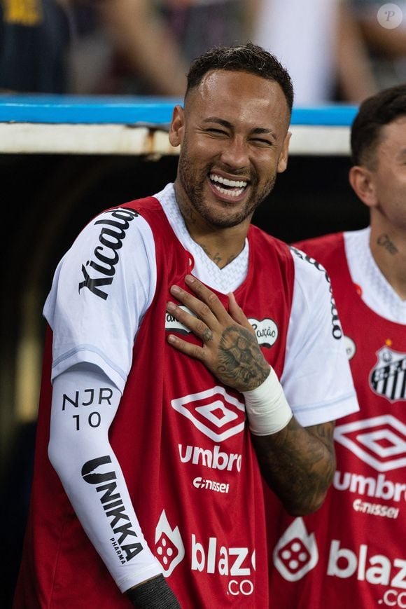 Son quatrième enfant est Mel

Neymar avec l'équipe de Santos le 13 avril 2025. Photo by SPUS/ABACAPRESS.COM