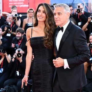 Venise, 83e Venice International Film Festival 2026 - Jour 1 - Soirée d'ouverture sur le tapis rouge - En photo : George Clooney et sa femme Amal 

2 Septembre 2026
© Zuma Press / Bestimage