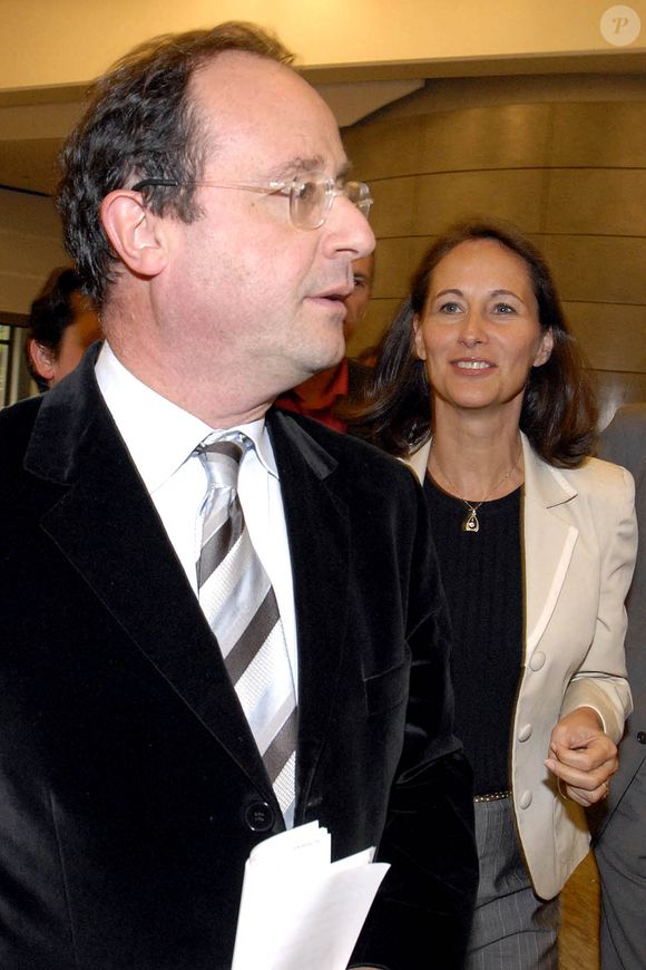 Ségolène Royal et son mari François Hollande assistent aux états généraux du parti socialiste à Strasbourg, dans l'est de la France, le 3 juin 2006. Photo de Axelle de Russe/ABACAPRESS.COM