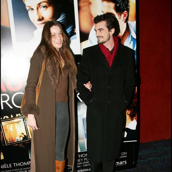 Carla Bruni et Raphaël Enthoven ont chacun fait leur vie de leur côté.

Carla Bruni et Raphaël Enthoven à l'avant première du film "Fauteuil d'Orchestre" à l'UGC Normandie à Paris. Photo par BERTRAND RINDOFF PETROFF / BESTIMAGE