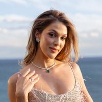 Iris Mittenaere : pour ses vacances d'été, l'ex-Miss France a choisi une île classée parmi les meilleures du monde