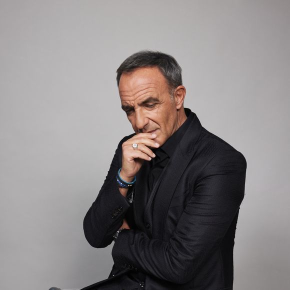 Exclusif - Nikos Aliagas - Studio avec les invités de l'enregistrement de l'émission "La chanson secrète N°14", présentée par N.Aliagas et diffusée le 26 décembre sur TF1, à Paris, France, le 9 décembre 2025. © Jacovides-Moreau/Bestimage