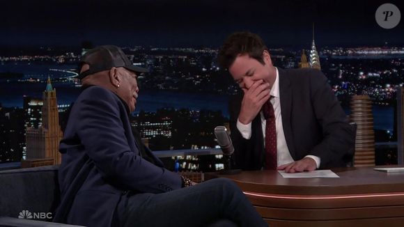 La star confie même à Jimmy Fallon qu'il nourrit lui-même ses abeilles sans aucune combinaison de protection. Plus surprenant encore : il ne se serait jamais fait piquer ! 

Morgan Freeman dans le "Tonight Show". 

© Backgrid UK/ Bestimage