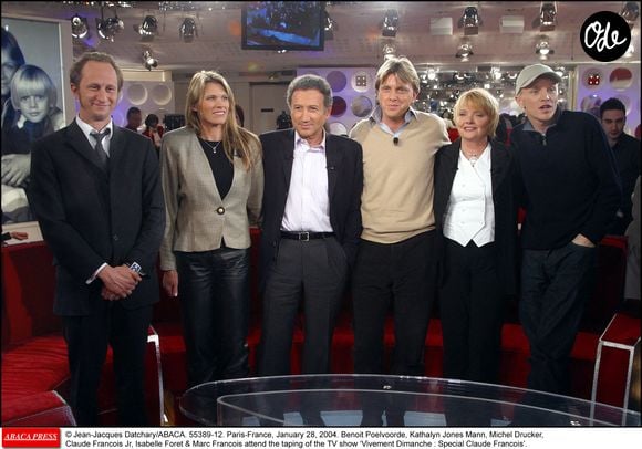 Paris (France), le 28 janvier 2004. Benoît Poelvoorde, Kathalyn Jones Mann, Michel Drucker, Claude François Jr, Isabelle Forêt et Marc François assistent à l'enregistrement de l'émission « Vivement Dimanche : Spécial Claude François ». © Jean-Jacques Datchary/ABACA.