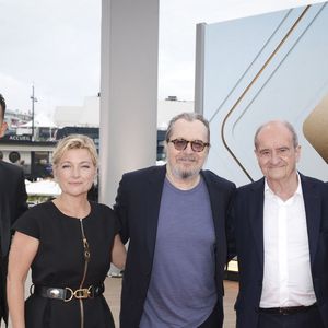 Exclusif - Mohamed Bouhafsi, Anne-Elisabeth Lemoine, Gary Oldman, Pierre Lescure, Patrick Cohen sur le plateau de l'émission "C à vous" le 20 mai 2014 lors du 77ème Festival International du Film de Cannes pour une diffusion le 21 mai. © Jack Tribeca / Bestimage