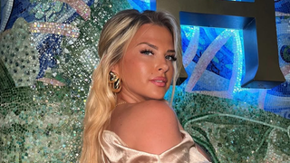 Après la fin de C8, l'heure est à la fête pour Kelly Vedovelli ! A l'autre bout du monde, elle retrouve une figure phare de TPMP