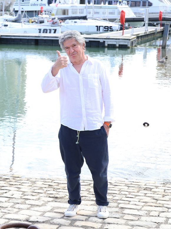 Lionnel Astier lors du photocall du film "La belle étincelle" de la 25ème édition du Festival de la fiction de la Rochelle, France, le 15 septembre 2023. © Denis Guignebourg/BestImage