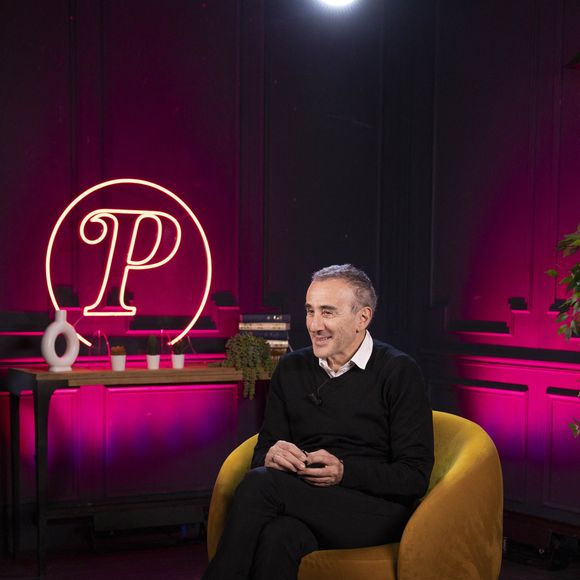 Exclusif - Rendez-vous avec Elie Semoun dans les locaux de Webedia lors d'une interview pour Purepeople à Levallois-Perret le 19 mars 2024. © Cyril Moreau/Bestimage