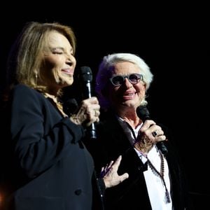 Exclusif - Nicole Calfan et Véronique de Villèle lors de la soirée hommage Ciné-concert symphonique "Alain Delon, le dernier Samouraï" au palais des congrès à Paris le 8 novembre 2024 le jour de son anniversaire. Pour cette soirée, le chef d'orchestre Vahan Mardirossian a dirigé l'orchestre symphonique de Douai.

© Jacovides / Moreau / Bestimage