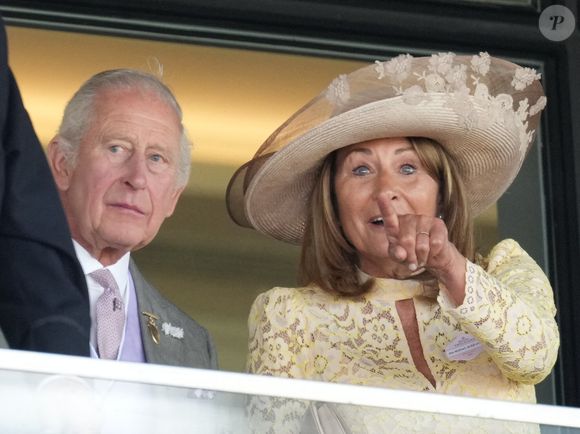 Le roi Charles III d'Angleterre et Carole Middleton - Les royautés assistent à la course hippique Royal Ascot (Jour 2), le 18 juin 2025. © Julien Burton/Bestimage