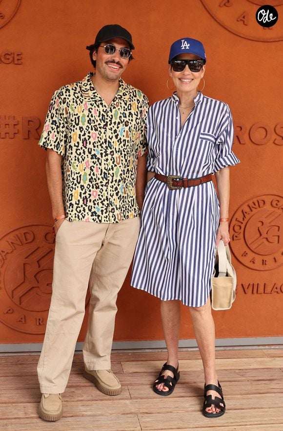 Cristina Cordula et son fils Enzo Arous au photocall du village lors des Internationaux de France de Tennis de Roland Garros 2026, à Paris, France, le 29 mai 2026. © Dominique Jacovides/Bestimage