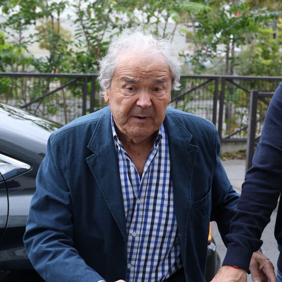 Pierre Perret - Arrivées lors de l'enregistrement de l'émission "Vivement Dimanche" (du 16 novembre) à Paris le 22 octobre 2025. © Bestimage