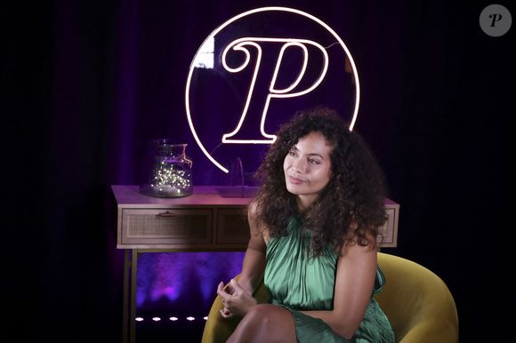 Vaimalama Chaves pose pour notre entretien En Privé avec, dans le cadre de la promotion de son premier livre "O Vai" (éd. First) - dans les locaux de Webedia
