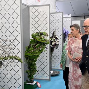 Le prince Albert II de Monaco, la princesse Caroline de Hanovre et Melanie De Massy guidés par la vice présidente du Garden Club Mme Cécilia Casiraghi ont inauguré le 57ème Concours International de Bouquets à Monaco, le 9 mai 2025. © Bruno Bebert/Bestimage