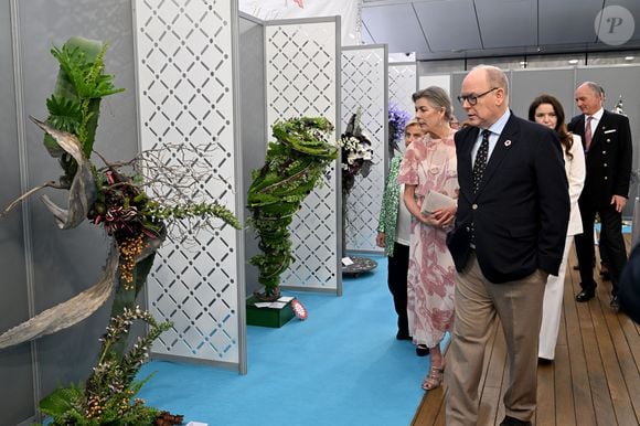 Le prince Albert II de Monaco, la princesse Caroline de Hanovre et Melanie De Massy guidés par la vice présidente du Garden Club Mme Cécilia Casiraghi ont inauguré le 57ème Concours International de Bouquets à Monaco, le 9 mai 2025. © Bruno Bebert/Bestimage
